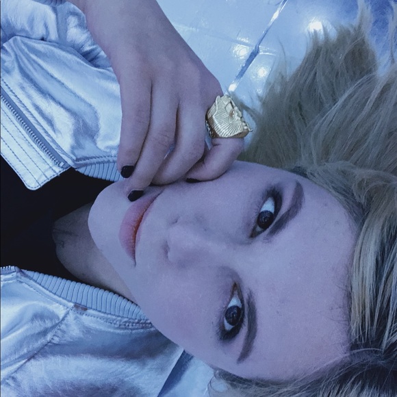 Meet your Posher, Anna - Picture 1 of 1